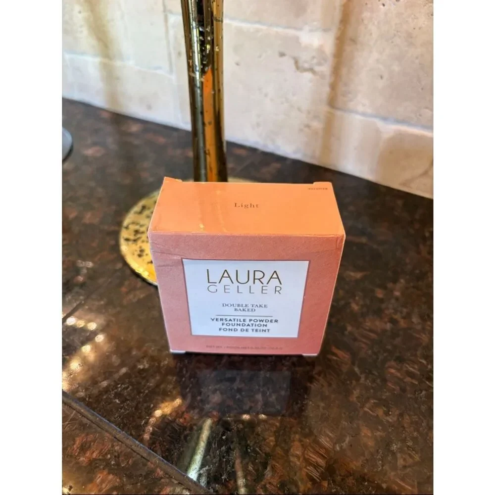 Laura Geller Baked Balance-N-Brighten Foundation Light 0006023B